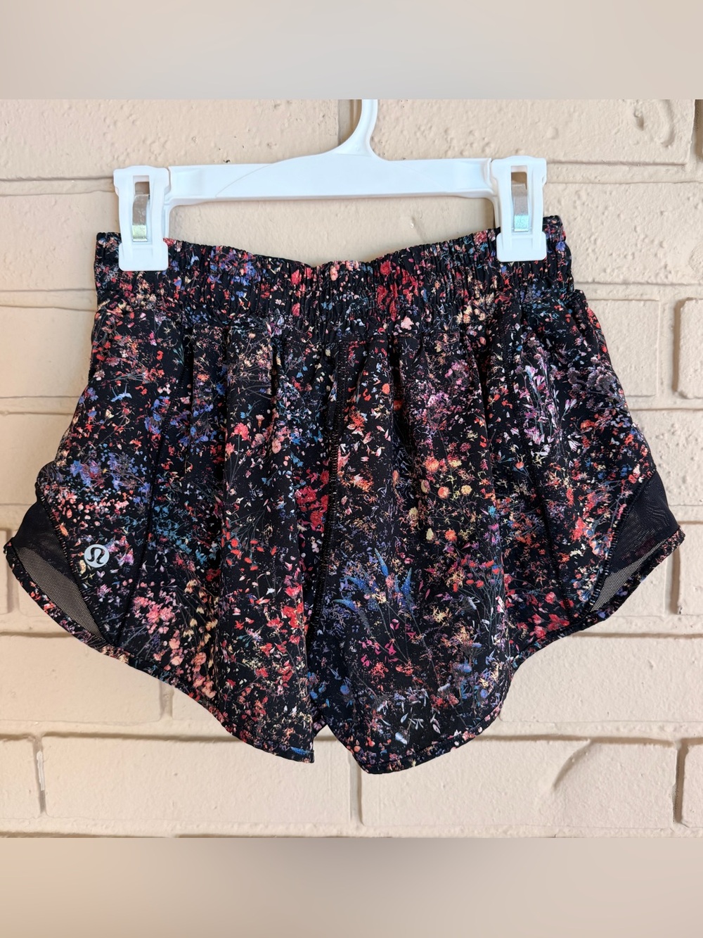 Lululemon Hotty Hot Short II size 4 Running Athletic Performance 2.5" Womens - Picture 2 of 6